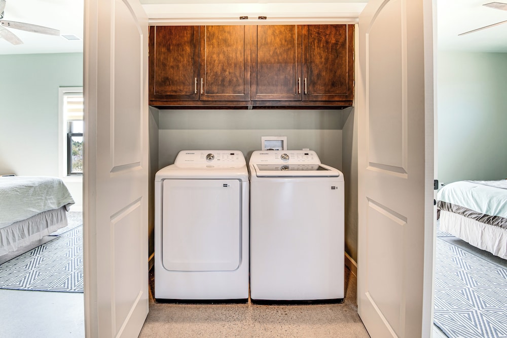 Family-friendly Apt w/ Lake Views in Ponca City!
