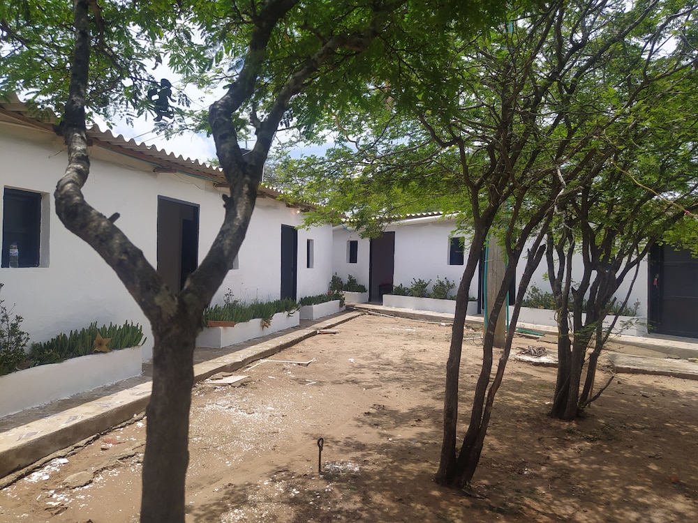 Hostal CQ Camarones