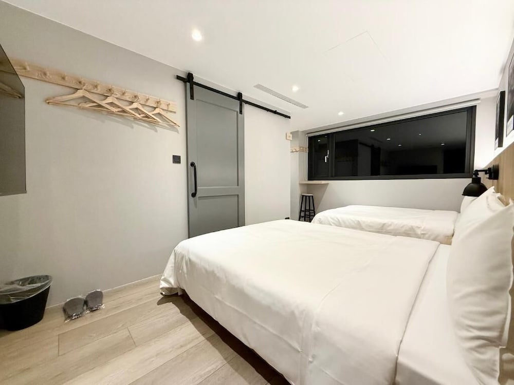 N2 Hotel