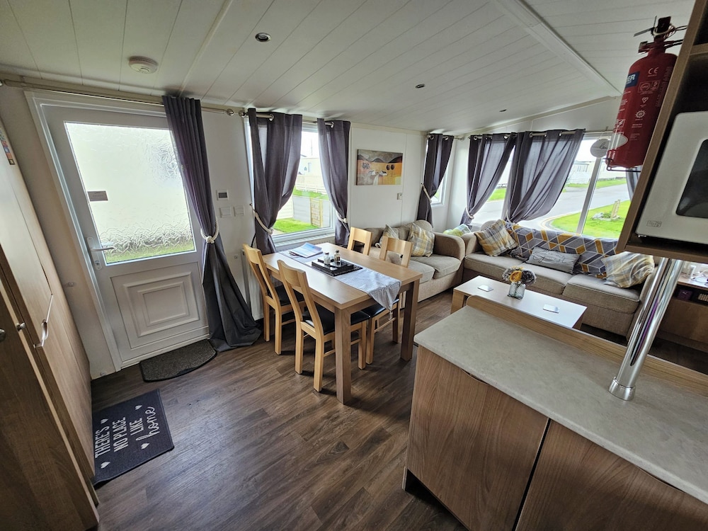 Heidi 2 Bed Robin Hood