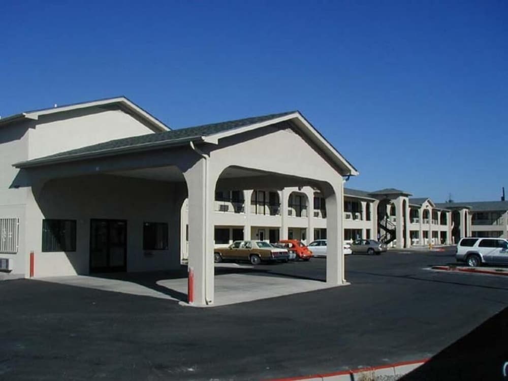 American Inn & Suites