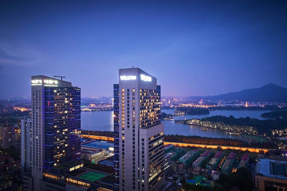 Hotel The Westin Nanjing Xuanwu Lake - Image 1