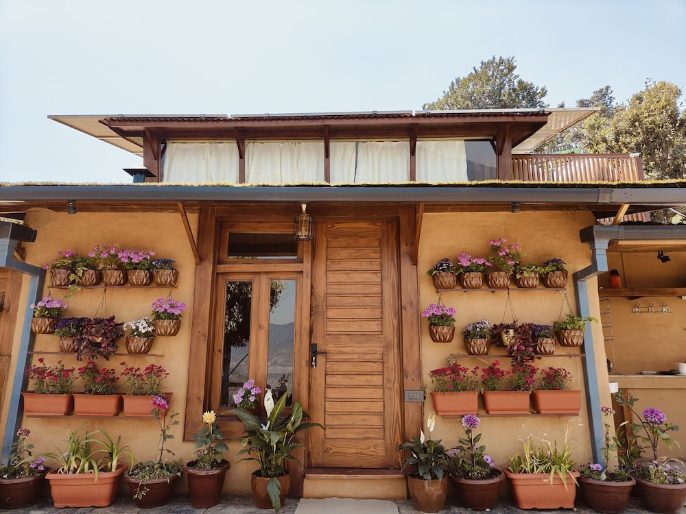 SNOVIKA THE ORGANIC FARM AND STAYS