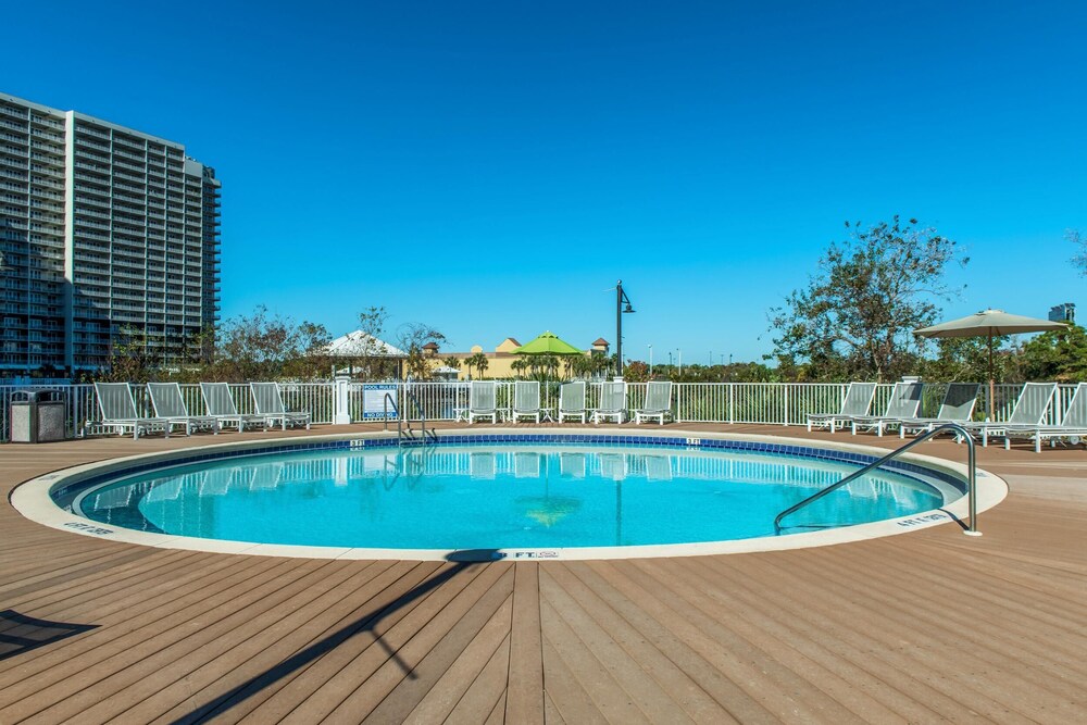 Laketown Wharf 905