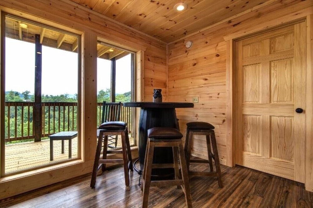 Rocky Top Lodge - 9 Bedrooms, 8 Baths, Sleeps 40 Home by Redawning