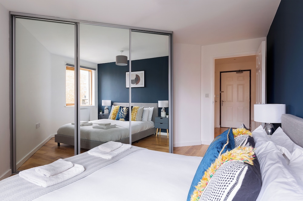 Modern Apartment in Bow