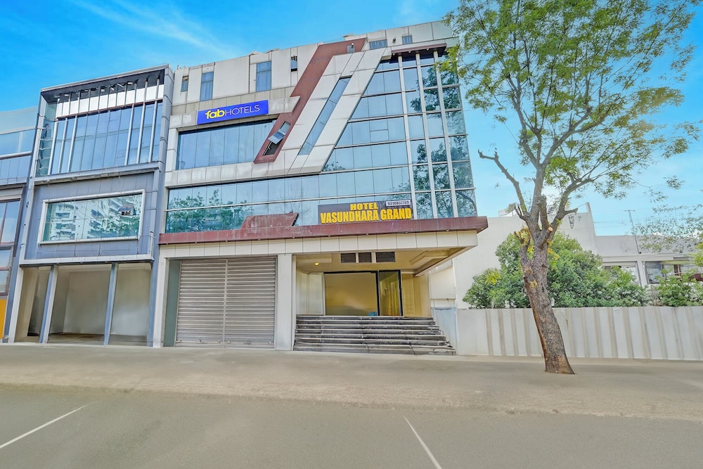 Fabhotel Vasundhara Grand