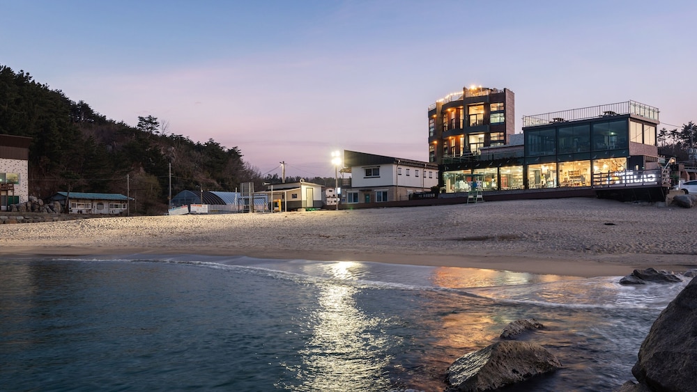 Capella Oceanview Spa Resort Goseong