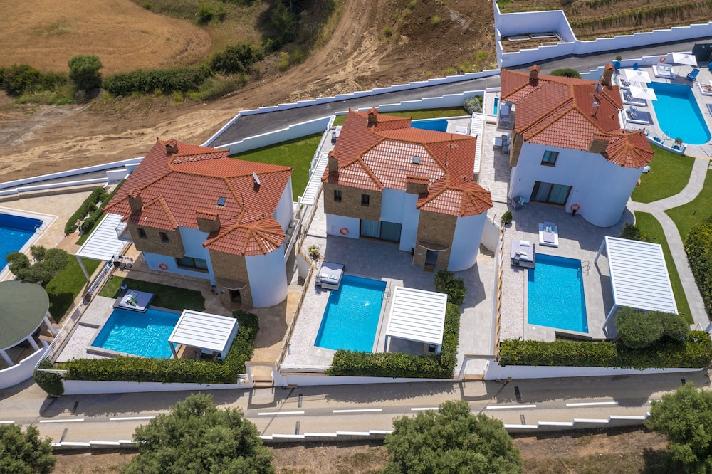 Villa D'Oro - Luxury Villas & Suites