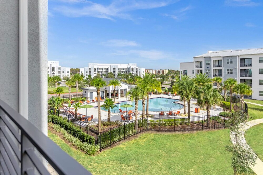 Upstay Stylish Condo w Patio Storey Lake Resort