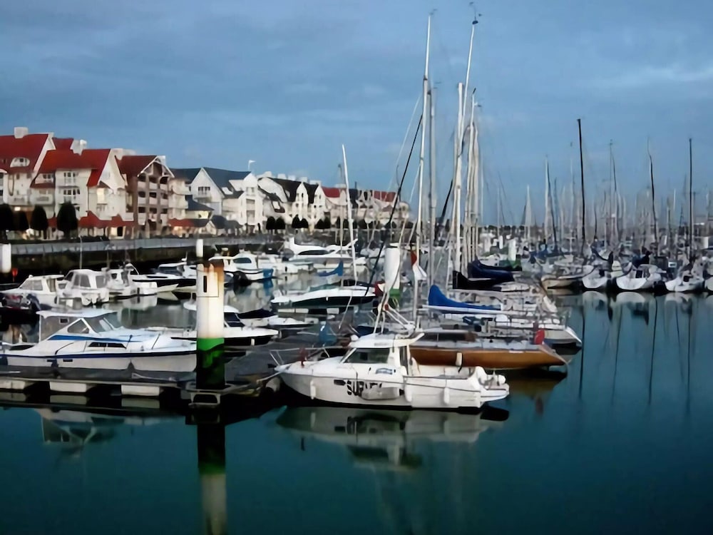 Nieuwpoort Gem Near Beach