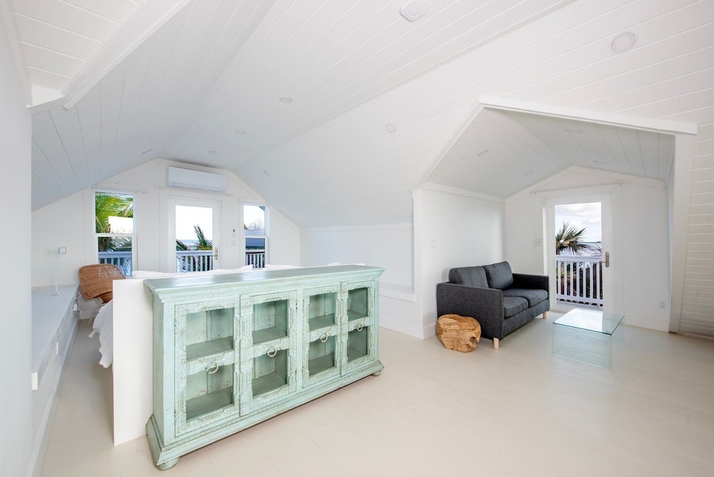 Veselka - Remodeled Home On Double Bay Beach 3 Bedroom Home