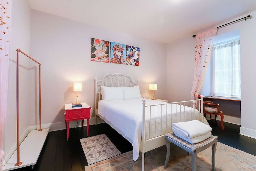Central 4BR Historic Gem Near Colleges