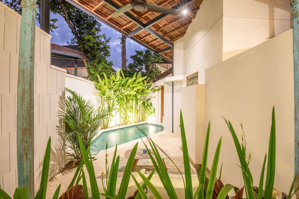 BA Villa 6 1BR Villa Luxurious 1-br Villa 800m to Canggu Beach