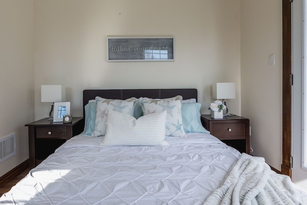 QuickStay Lake Simcoe Homestyle Cottage Private Beach