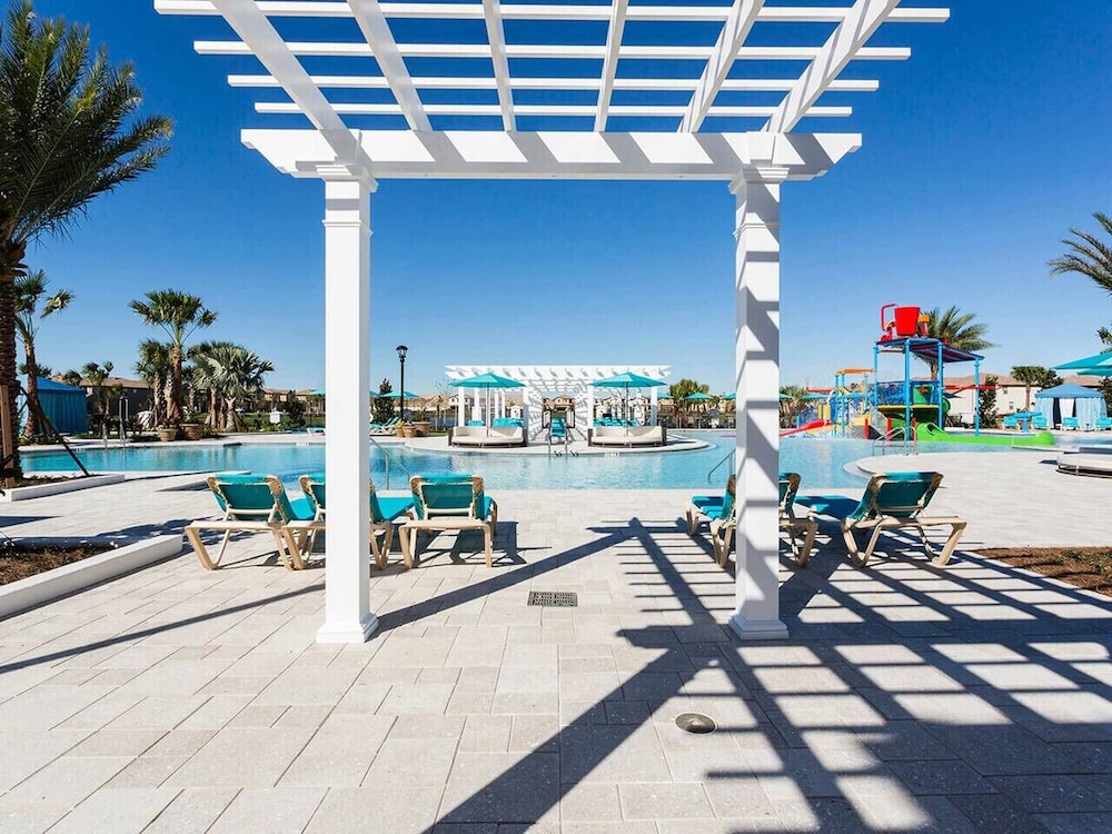 Spacious 5BR Villa w Private Pool Near Disney
