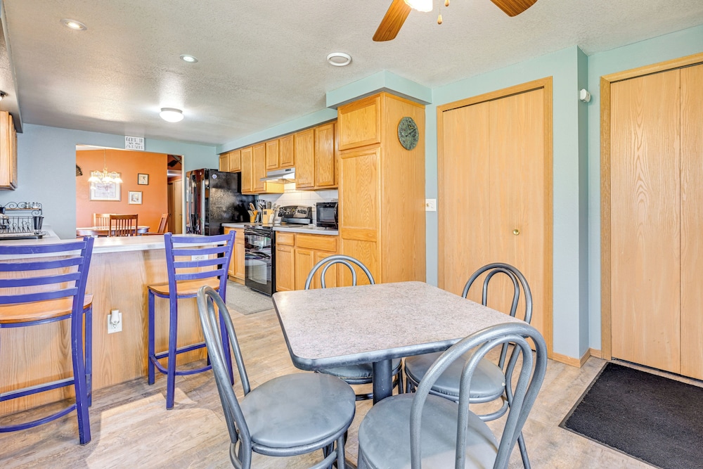 Furnished Deck w/ Forested Views: Manawa Home!