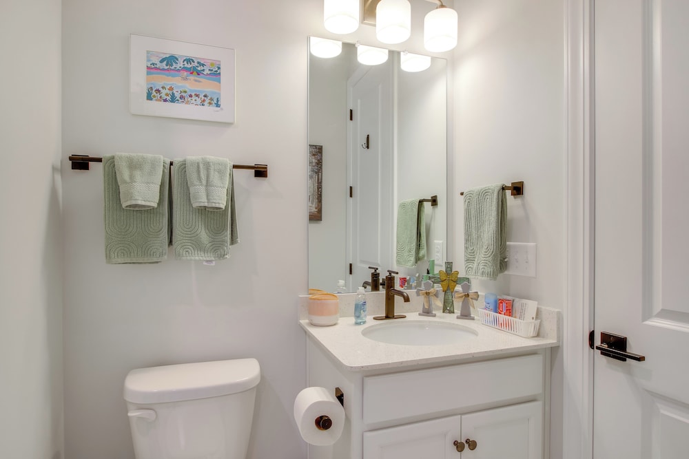 Walk to Marina: Lake Greenwood Retreat w/ Hot Tub