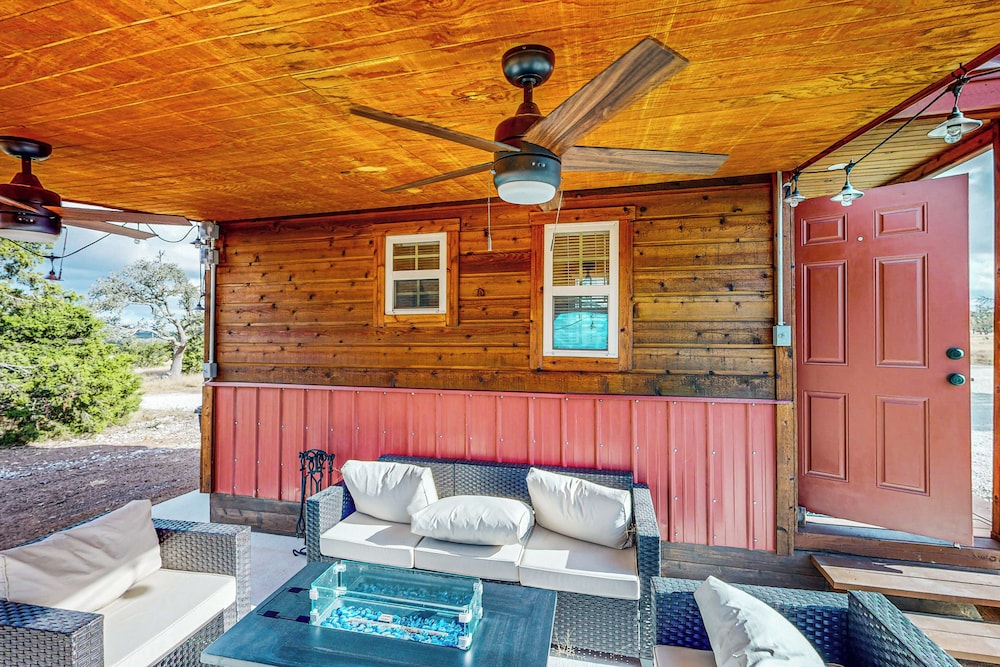 Charming Studio Cabin on the Ranch