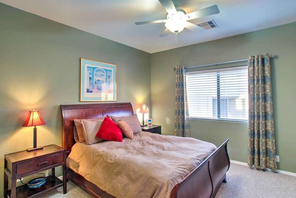 Lovely Condo w/ Balcony < 3 Miles to Parks + Golf!