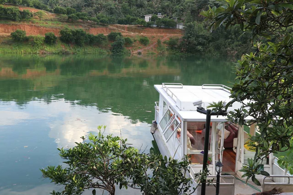 Fishman homestay
