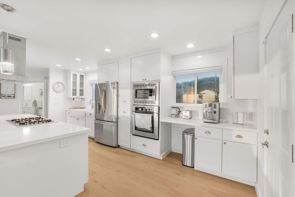 @marbella Lane-oceanfront Retreat w/ Stunning View