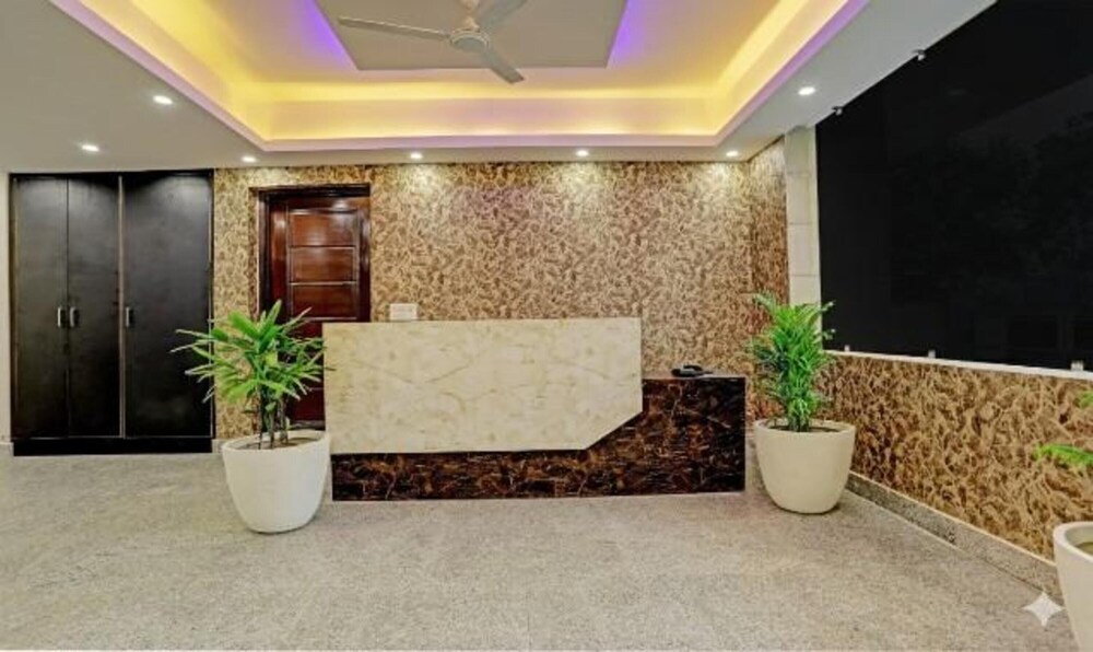 Fabhotel Royale 19