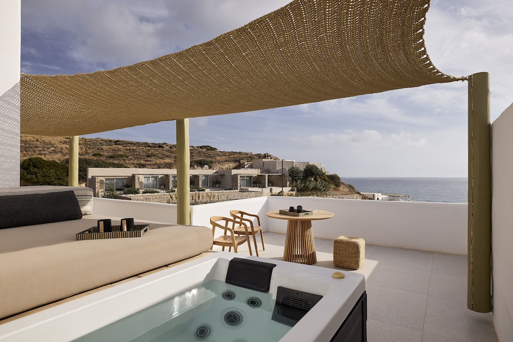 Artemis Seaside Resort