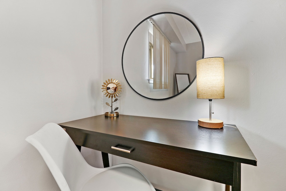 Recharge in Charming 1BR Apt - Salem 5A