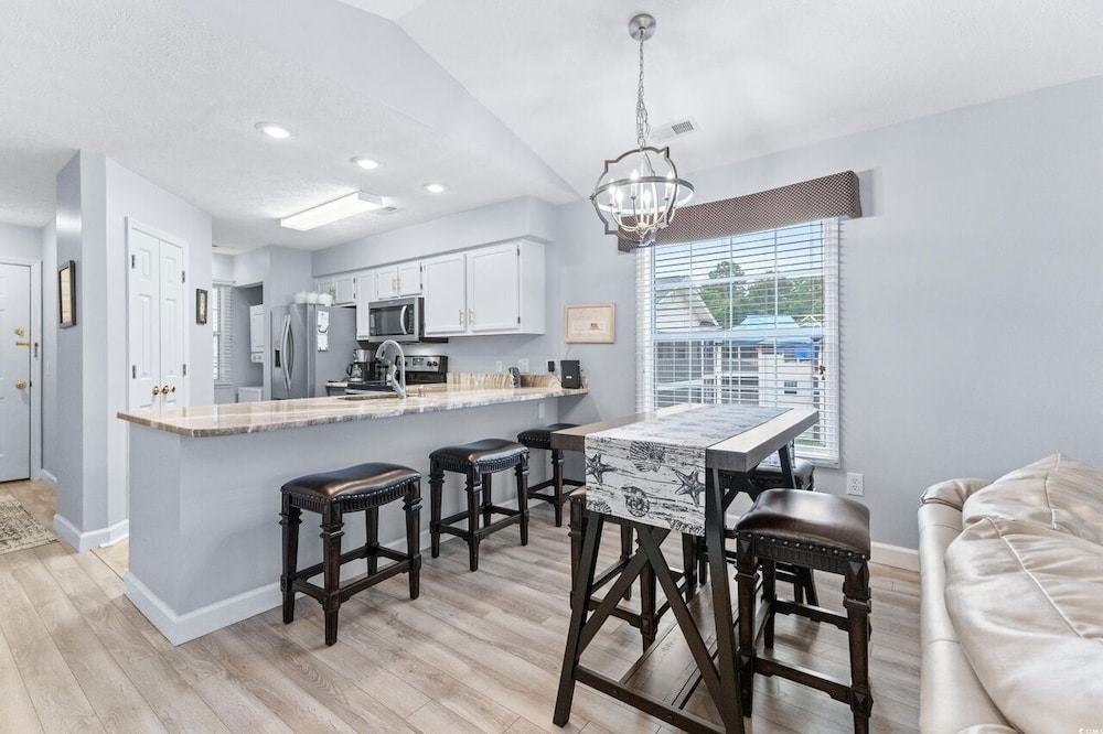 River Oaks 28g 2 Bedroom Condo