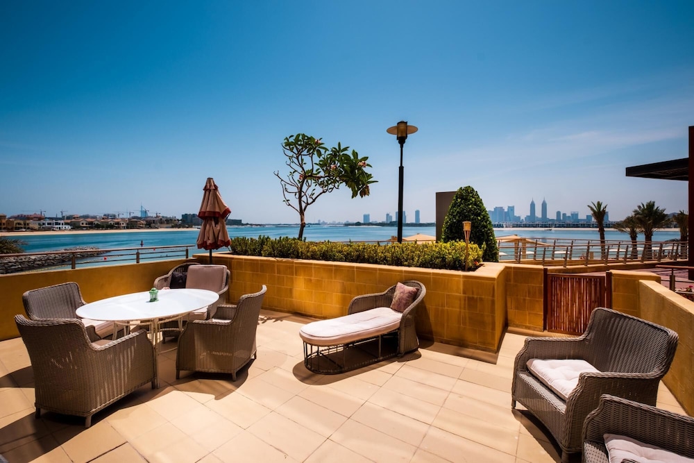 Exquisite 2BR w Exclusive Beach Access at the Palm