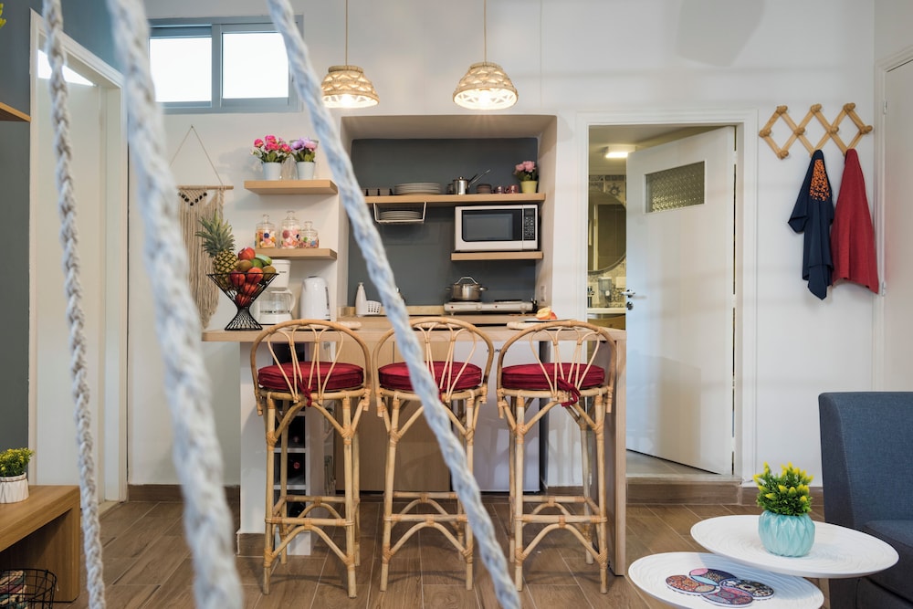 Boho-Chic Cozy 2BR - Apt & Balcony in Mar Mikhael