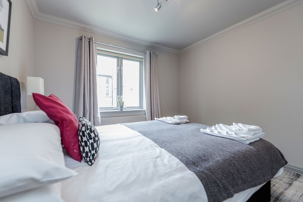 Hoxton 2 Bed Apartment by BaseToGo