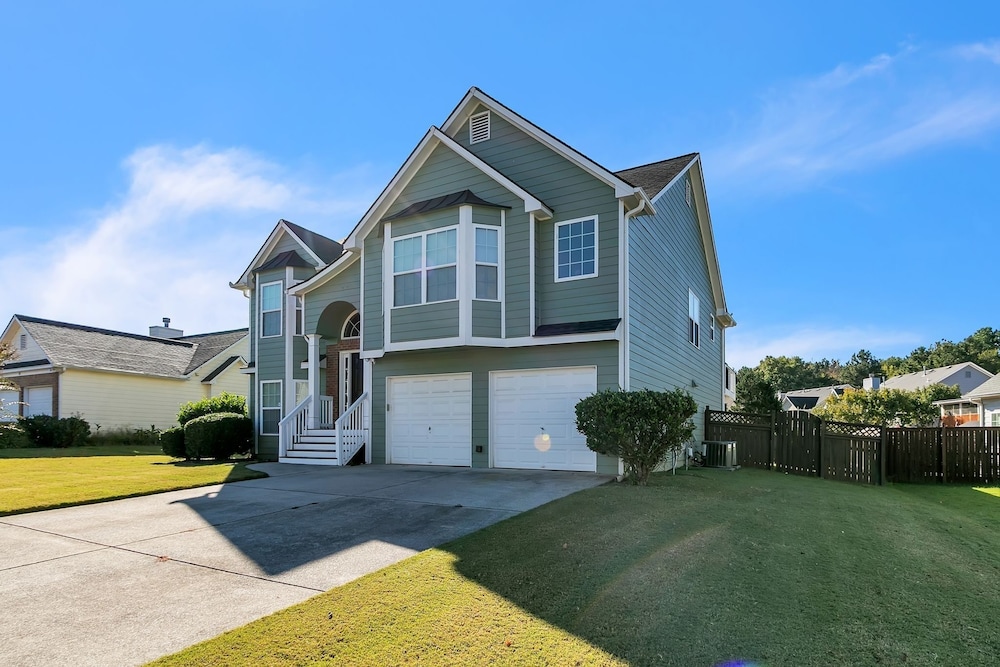 Modern 6br Haven W/ Playroom, Gym & Deck! 6 Bedroom Home view 5