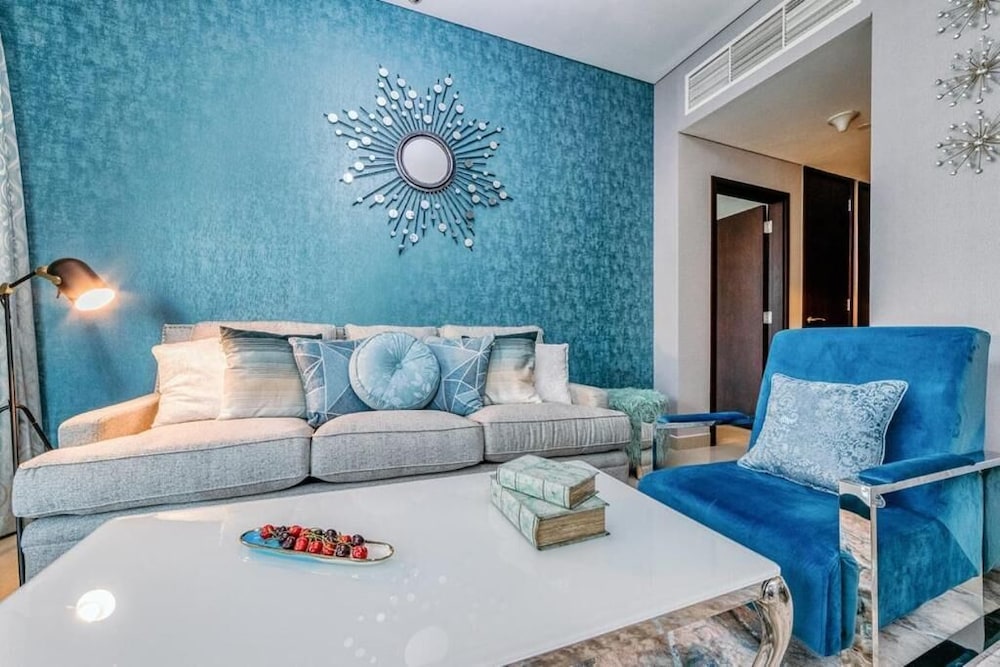 Bellavista - Spacious -1BR & Extra Room