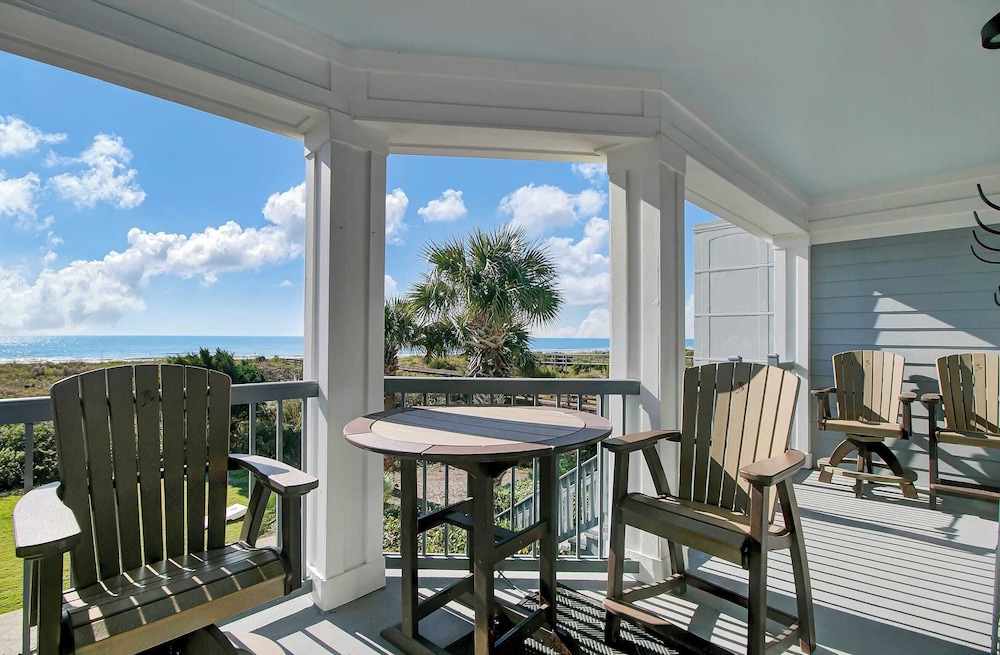 Beachfront 3bdr Condo w/ Pool & Deck Ocean Views Ocean Blvd #102 by Avantstay
