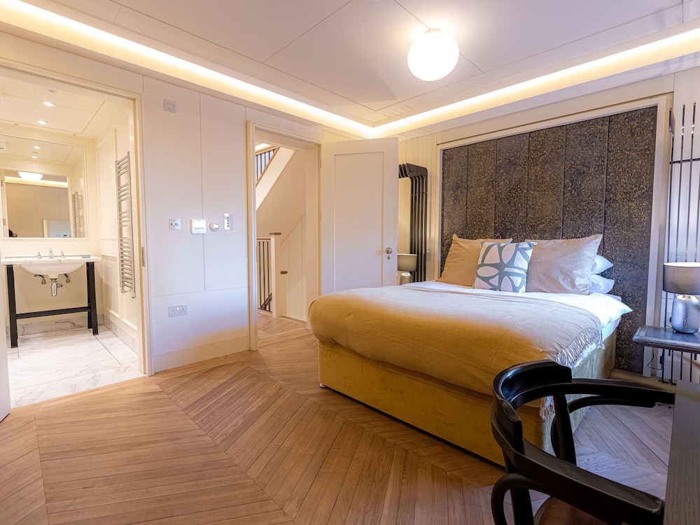 Discover The Underworld Five Bedroom by Belvilla