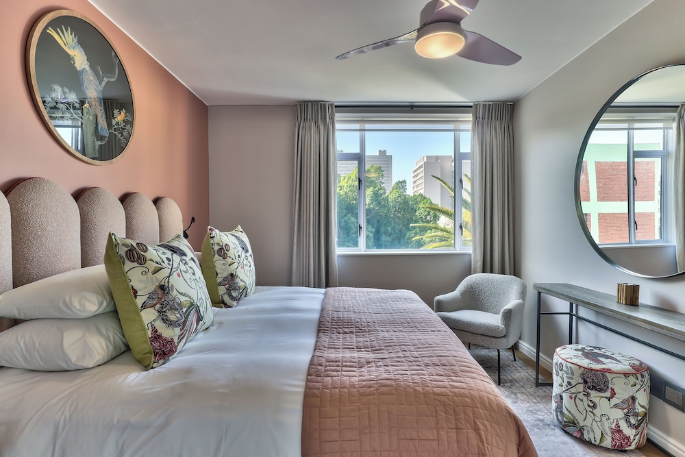 437 St Martini Gardens