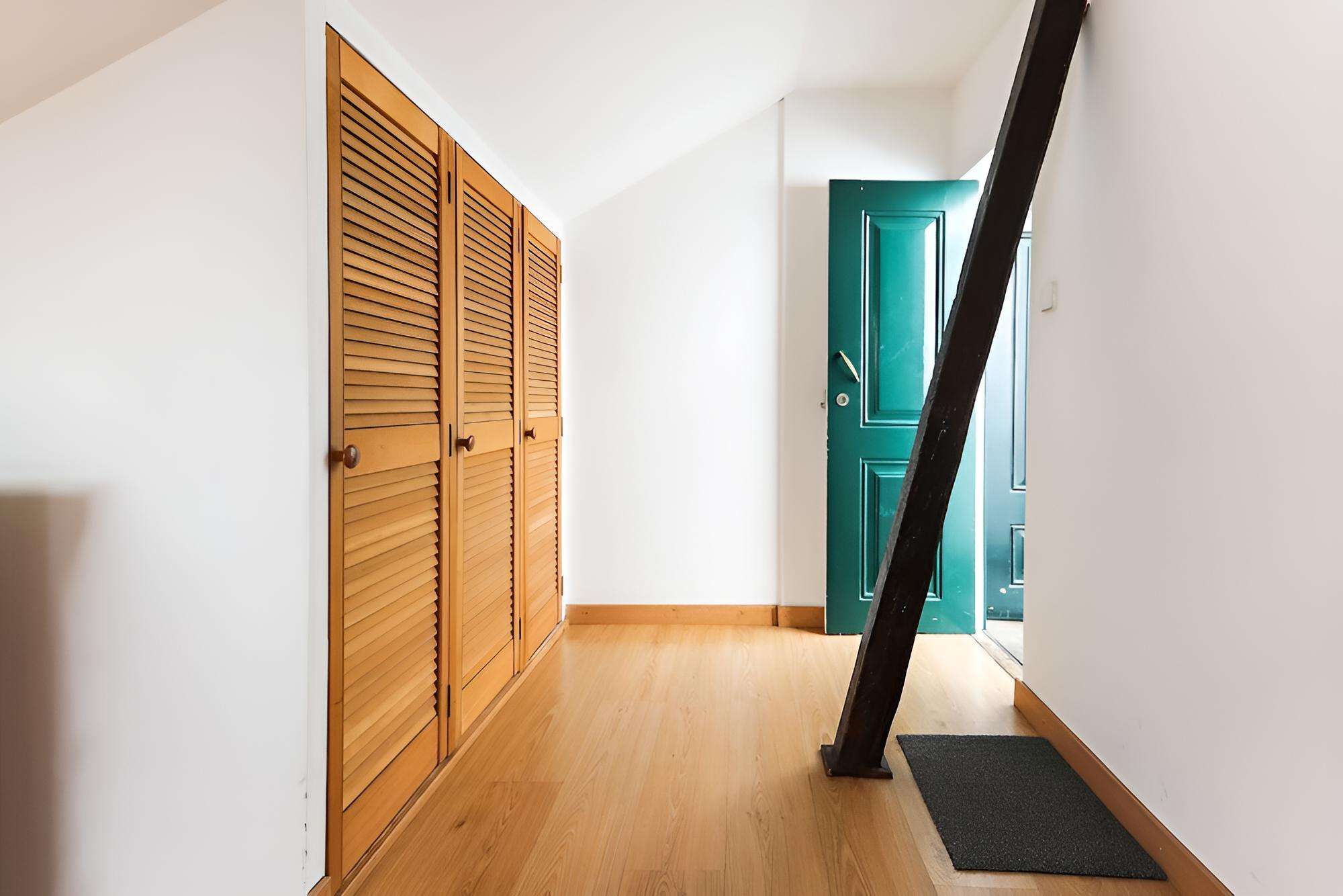 Sunny Attict Loft by Homing view 2