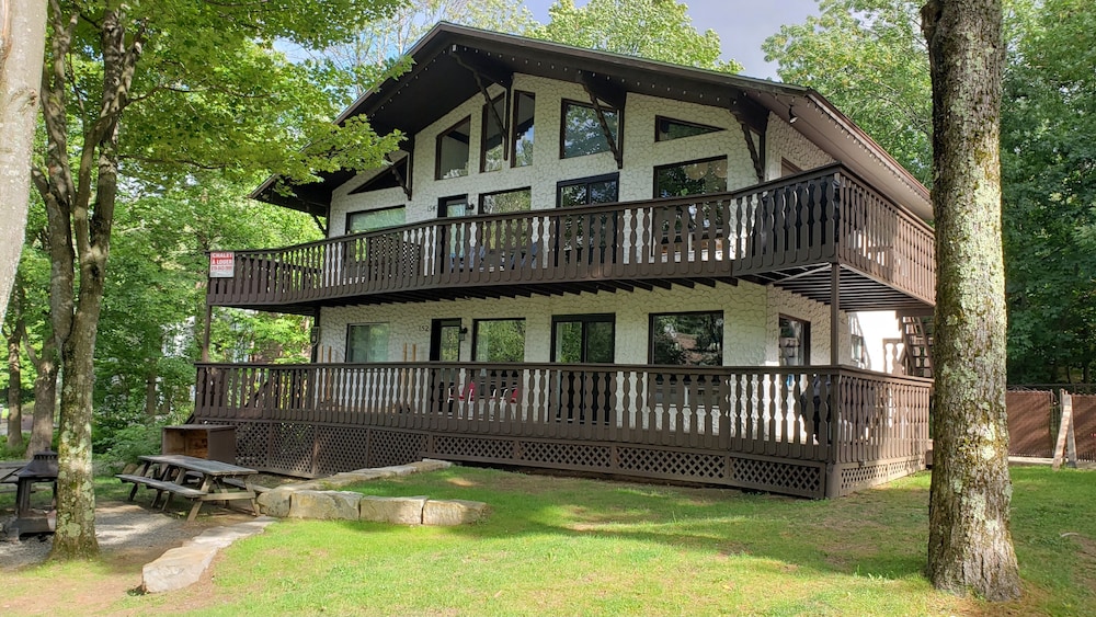 Chalet Sutton