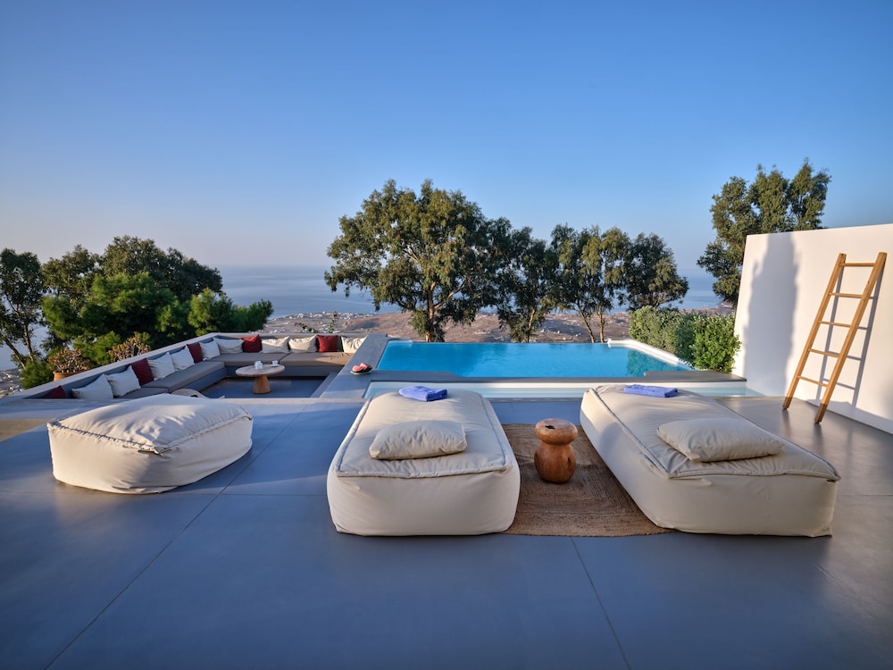 Santorini Heights