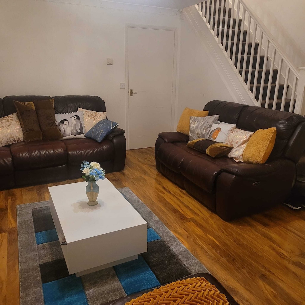 Exquisite 3-bed Royal Pearl Home in Greater London