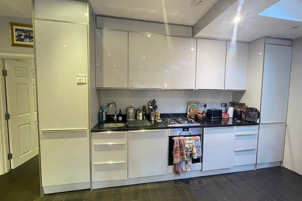 Luxurious 1 Bedroom Flat With Private Garden