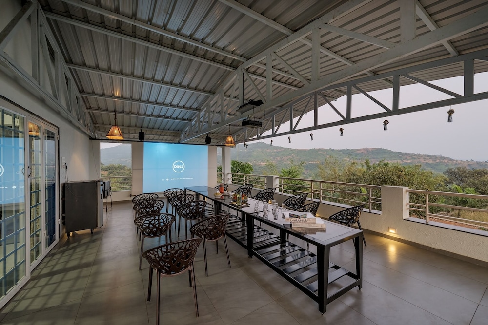 CosmicStays Ekantam - Mountain View Villa near Pune