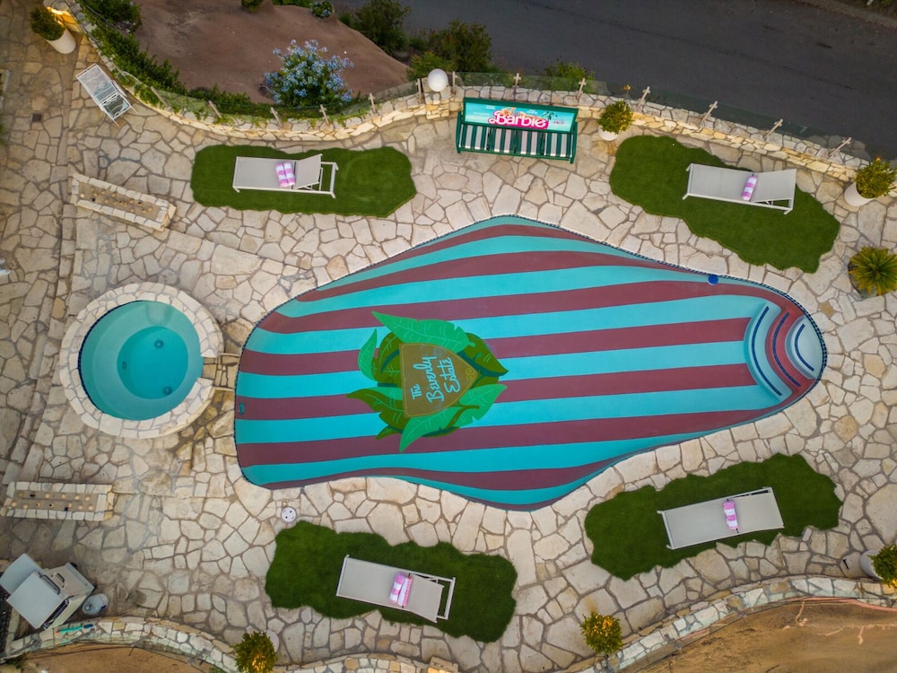 Beverly Tree House - Image 4