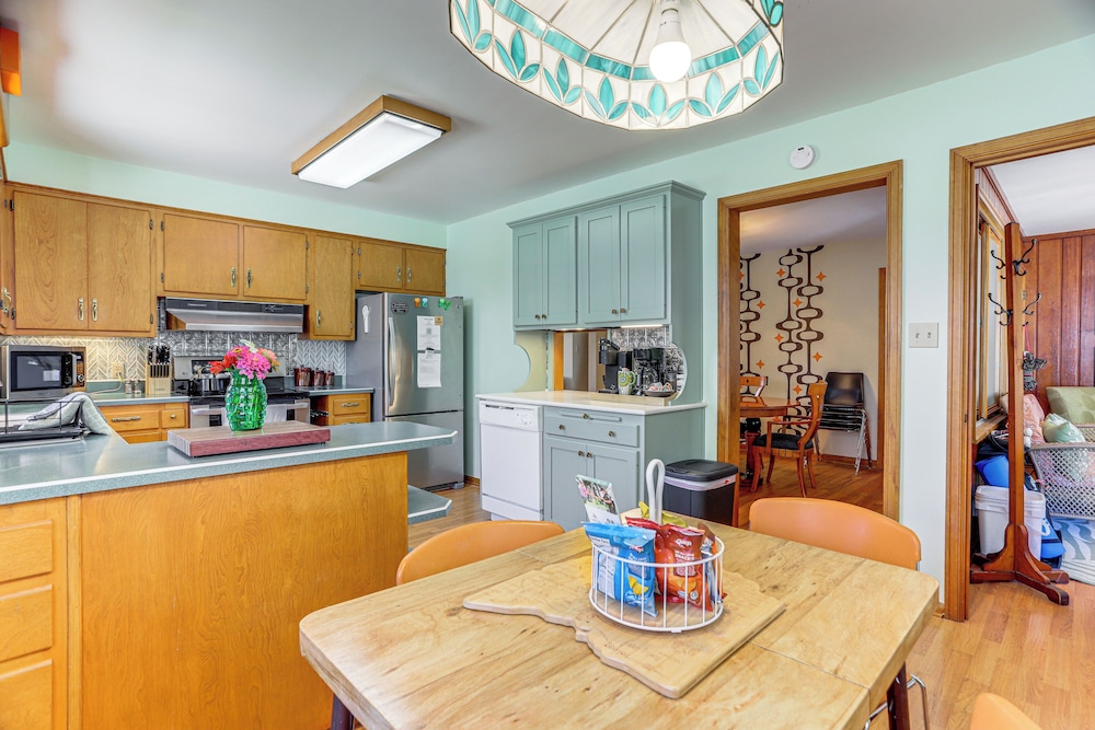 < 1 Mi to Dtwn Tiffin: Home w/ Outdoor Space!