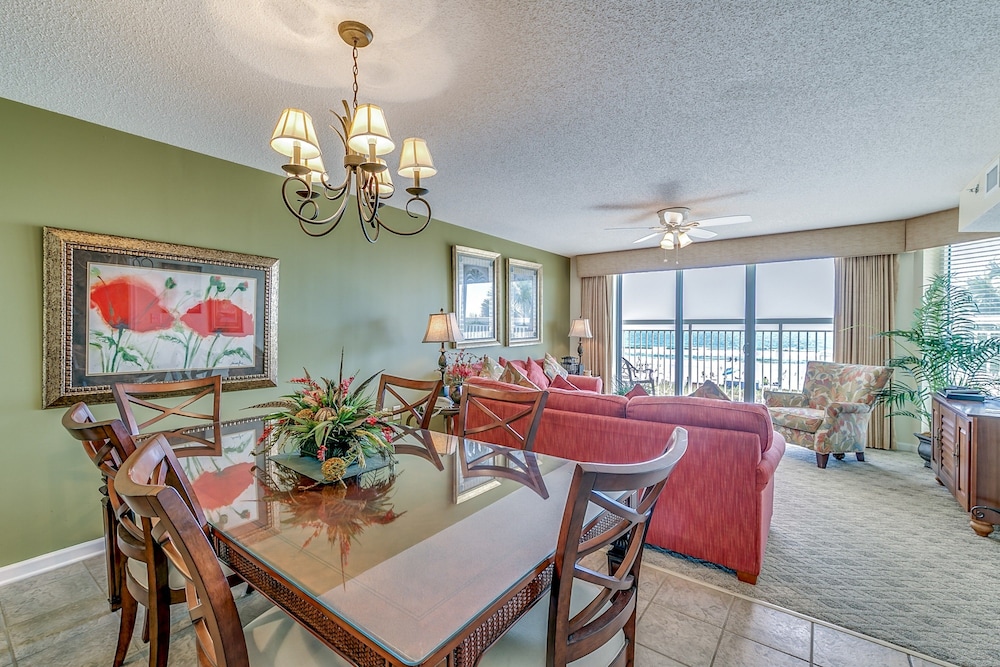 Crescent Shores by Condo-World