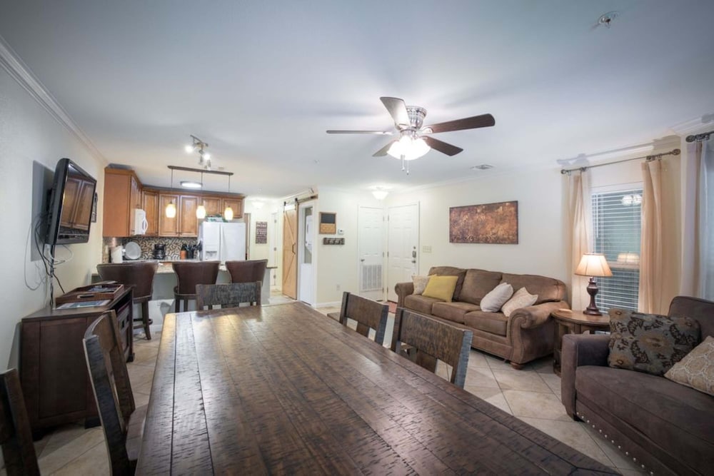 Waterwheel Hideaway - Cozy Condo for 6 With Resort-style Amenities