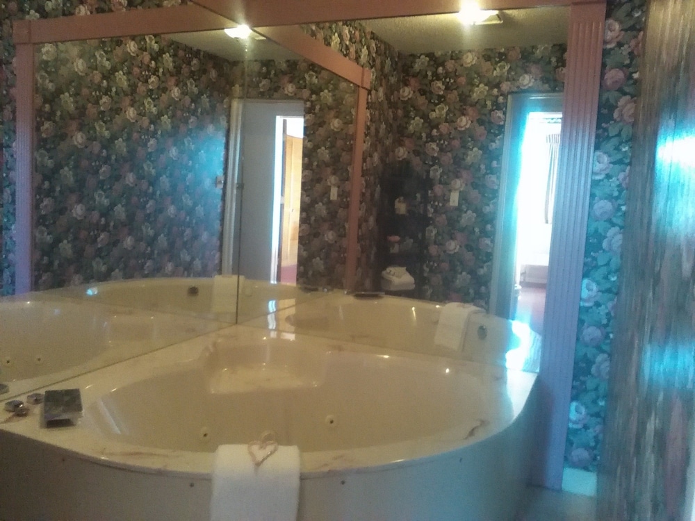 The Razorback Lodge
