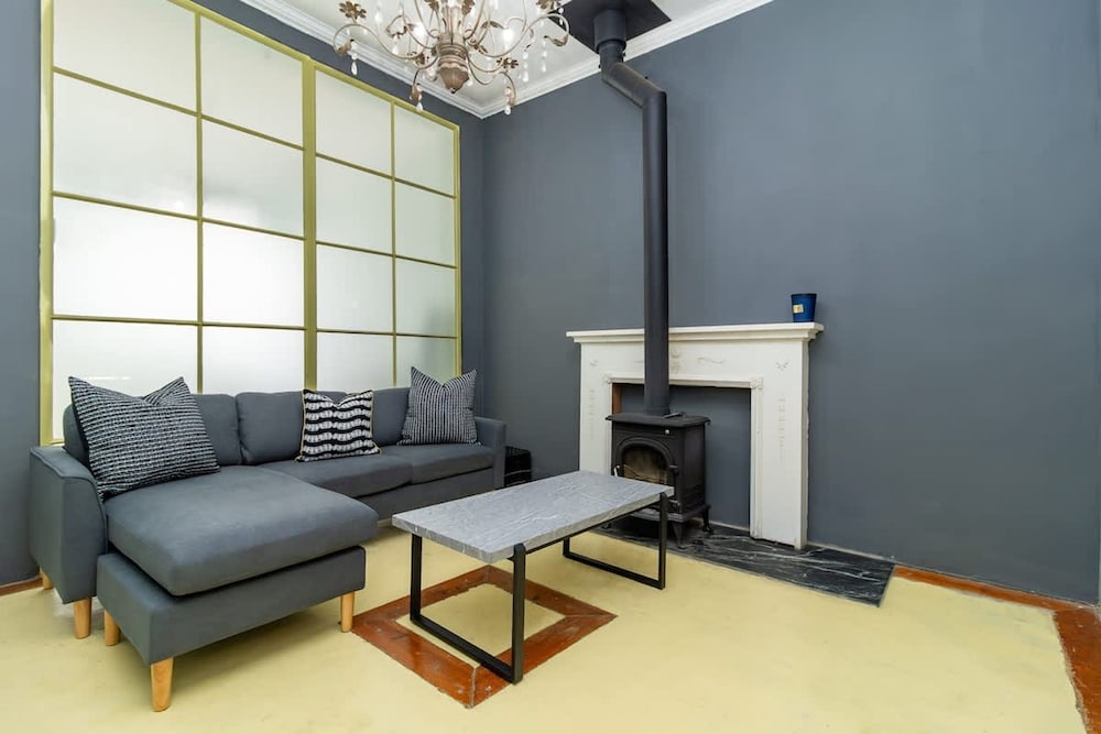 Funky Pet Friendly 2-bedroom Escape Bo-kaap